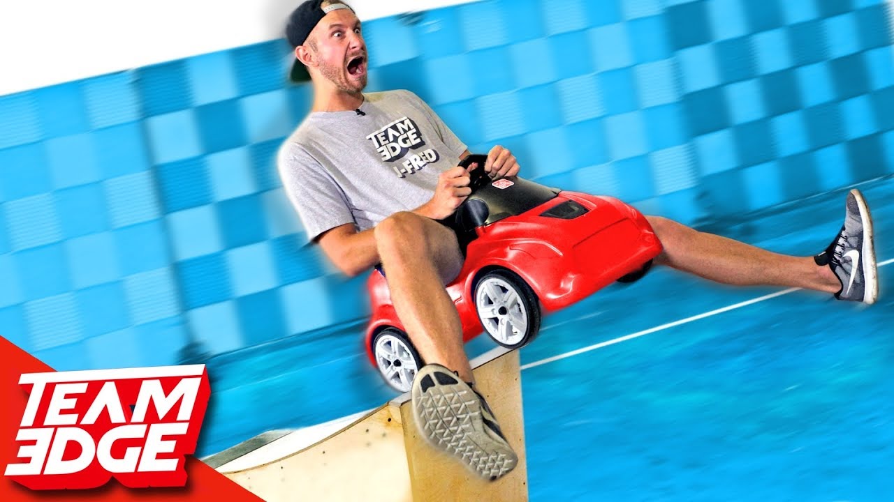 Tiny Car Race Battles!!
