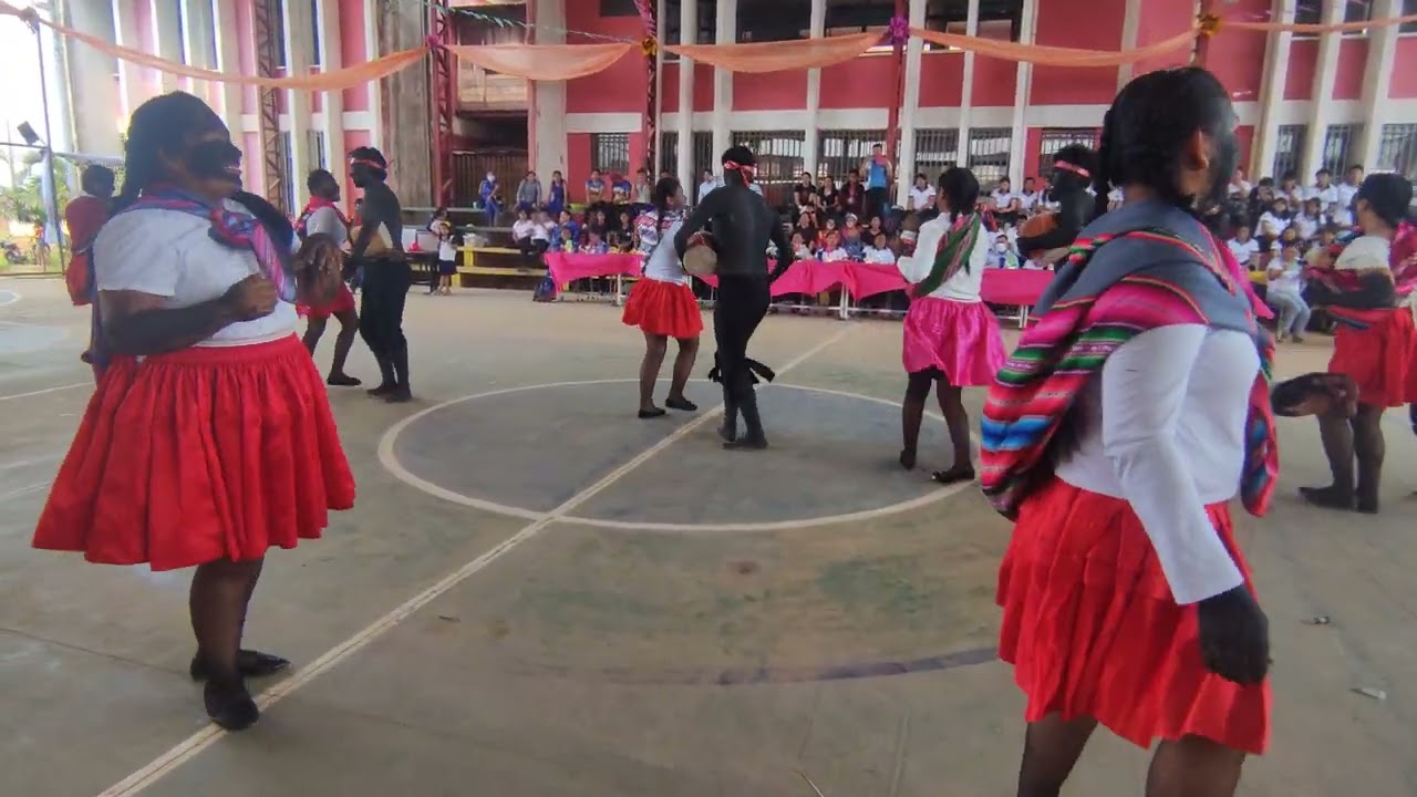 Danza Los Negritos por la especialidad de Educación Primaria Comunitaria Vocacional 4to año.