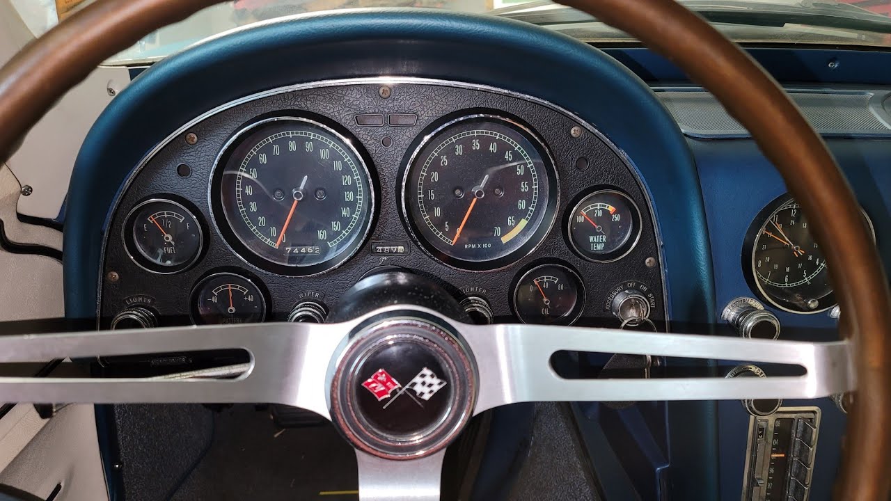 Несокрушимая панель приборов Corvette C2 1967 года