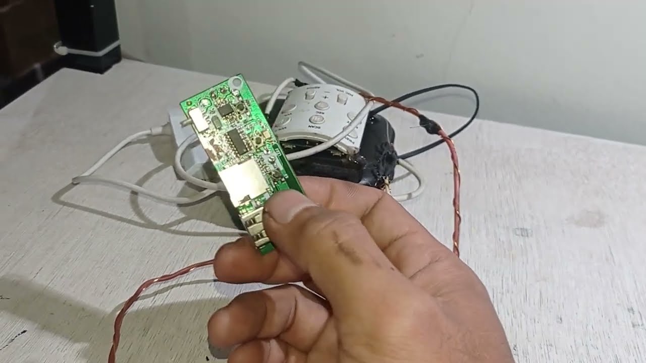 cari jalur antena fm radio music box mu biar bisa nangkep 50an siaran radio indonesia