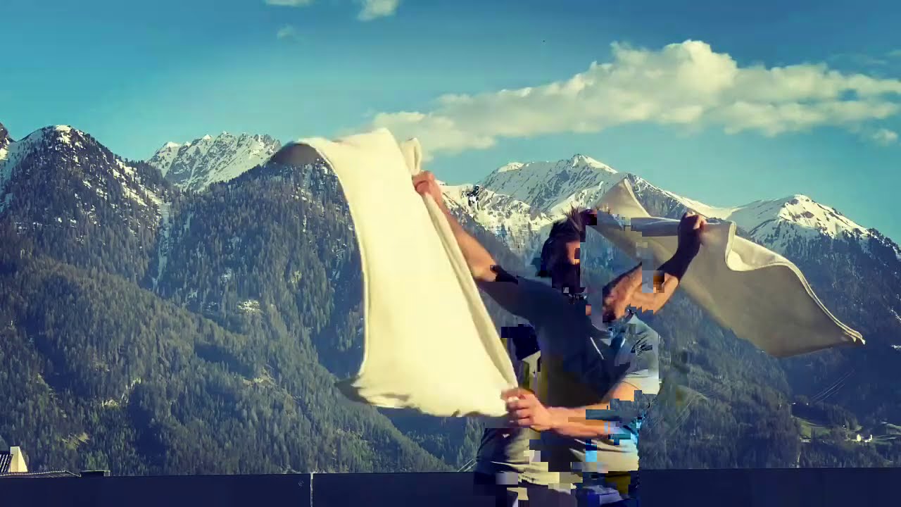 Saunameister Training mit dem Aufgussroots Magic Towel Wedeltuch. Freestyle
