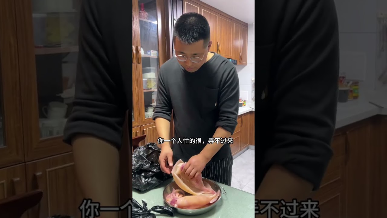 回家，是奔赴一场温暖。菜市场的烟火，是家的开场白。买好菜，向家的方向出发，那里有最安心的灯火#家的牵挂 #回家前的喜悦