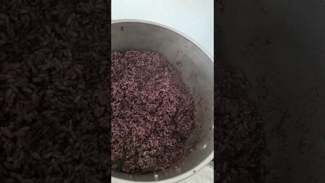 Steam purple sticky rice