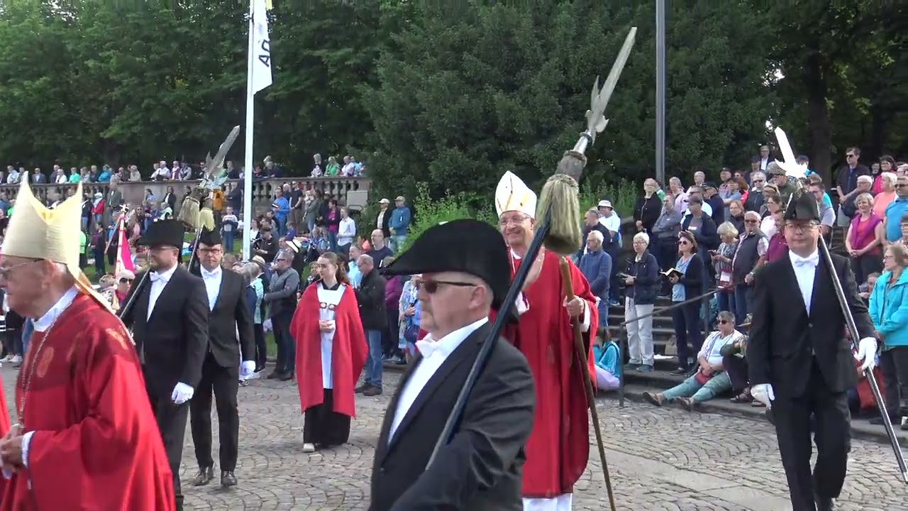 Eindrücke vom Bonifatiusfest 2024 auf dem Domplatz in Fulda