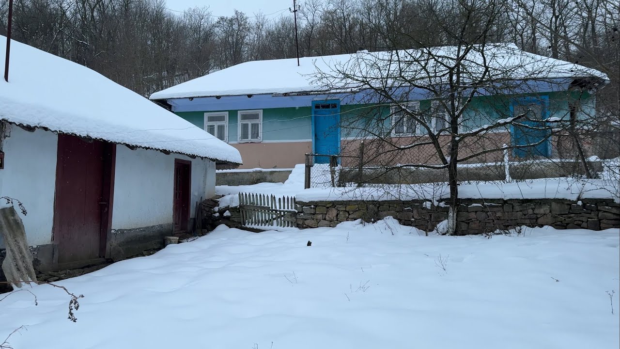 What’s hidden in the abandoned house next door? 🚪🕯️
