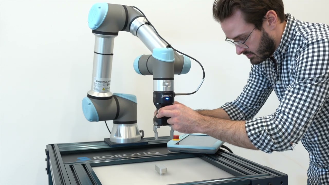 Robot tutorial - Robotiq Wrist Camera - Parametric object teaching