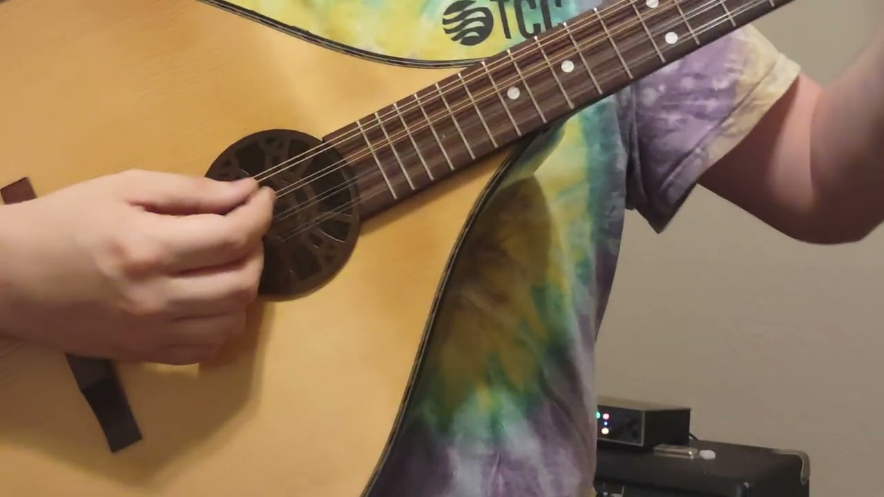 Testing the Irish bazooki with an amp
