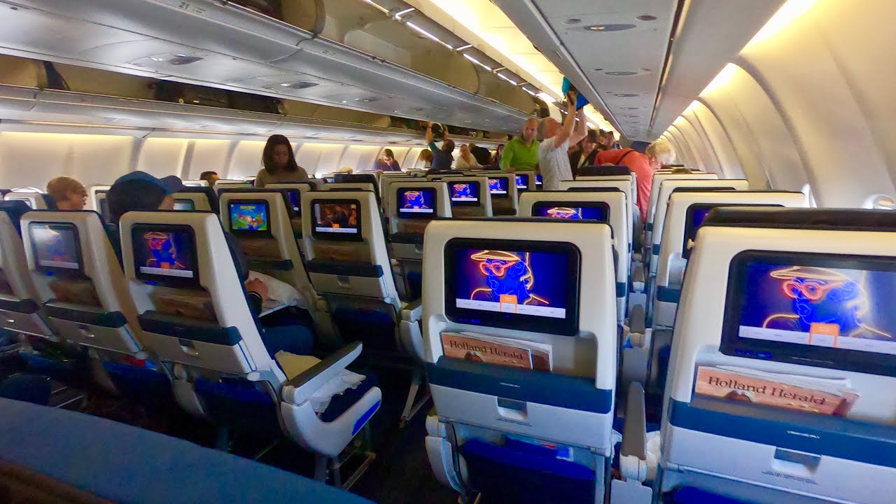 Aruba - Bonaire KLM Airbus A330-200 (PH-AOA) in Economy Class