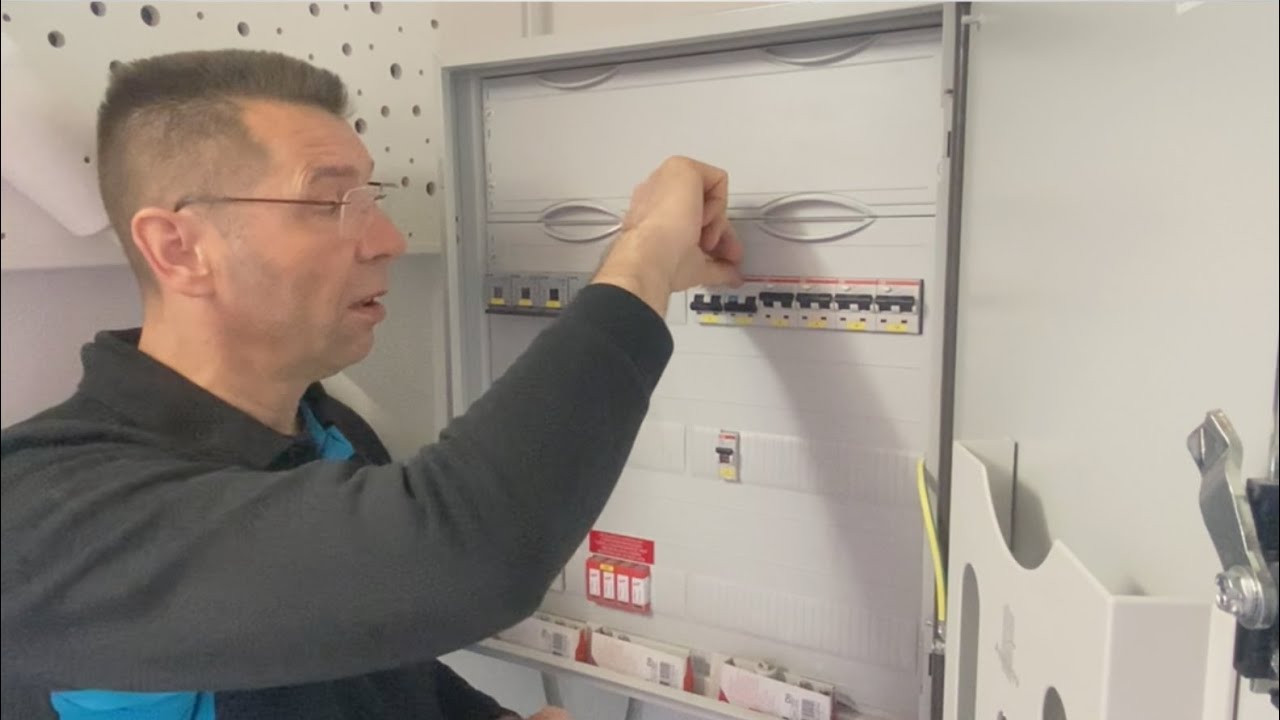 De meterkast (Oplossen van een kortsluiting)