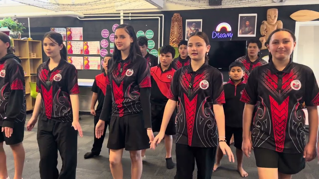 Aue Te Aroha by He Pua Mai i Rangiatea, Roscommon School