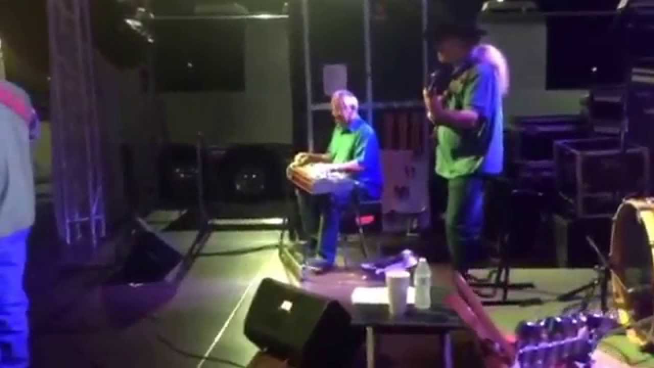 Daryle Singletary and The Ranch Hands cover George Jones. 