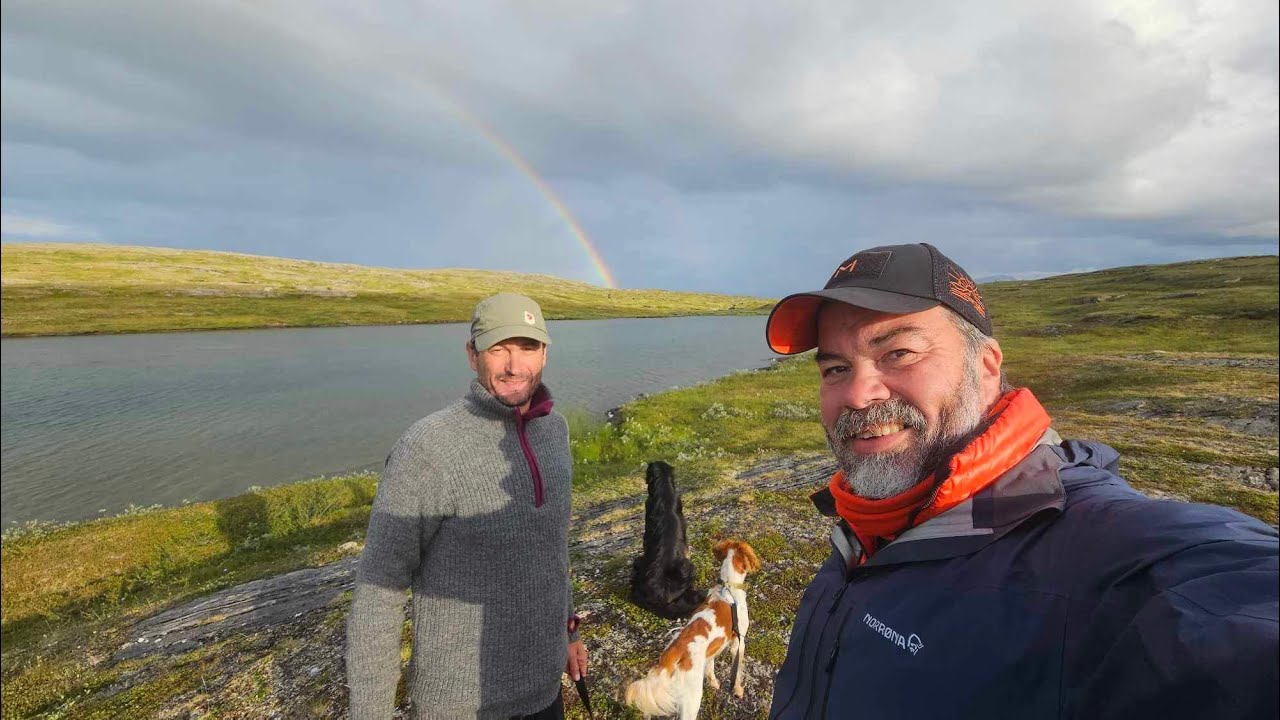 På loffen i Nordland, Jan sikrer turmagi for kompisene. Episode 1 av 2