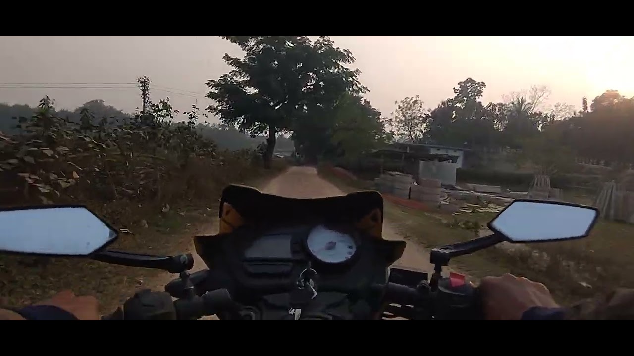 ঘুরতে ঘুরতে ধোপাছড়ি বাজার। traveling with my yellow horse!  #travel #banglasarabarnaandbanjanbarna 