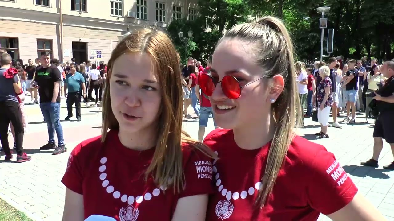 TV BEČEJ: Oko 240 maturanata plesalo u centru Bečeja