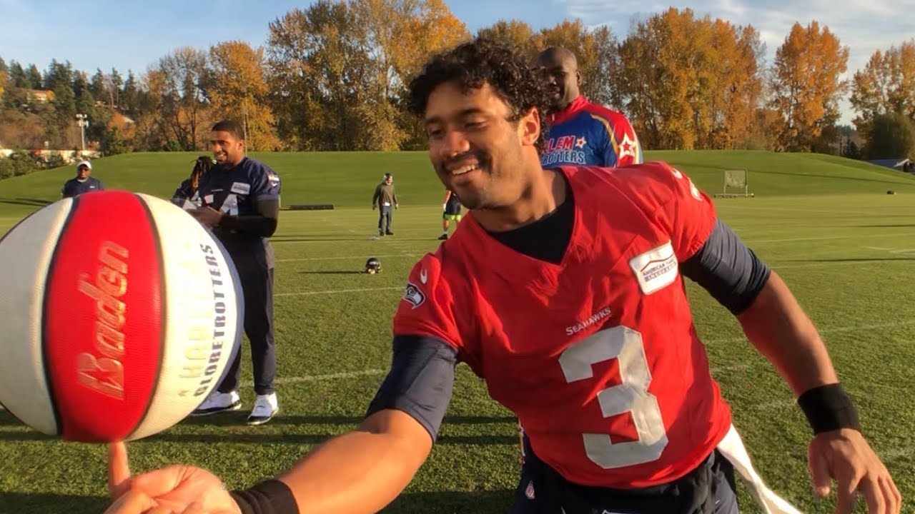 Seattle Seahawks vs. Harlem Globetrotters feat. Russell Wilson & Tyler Lockett