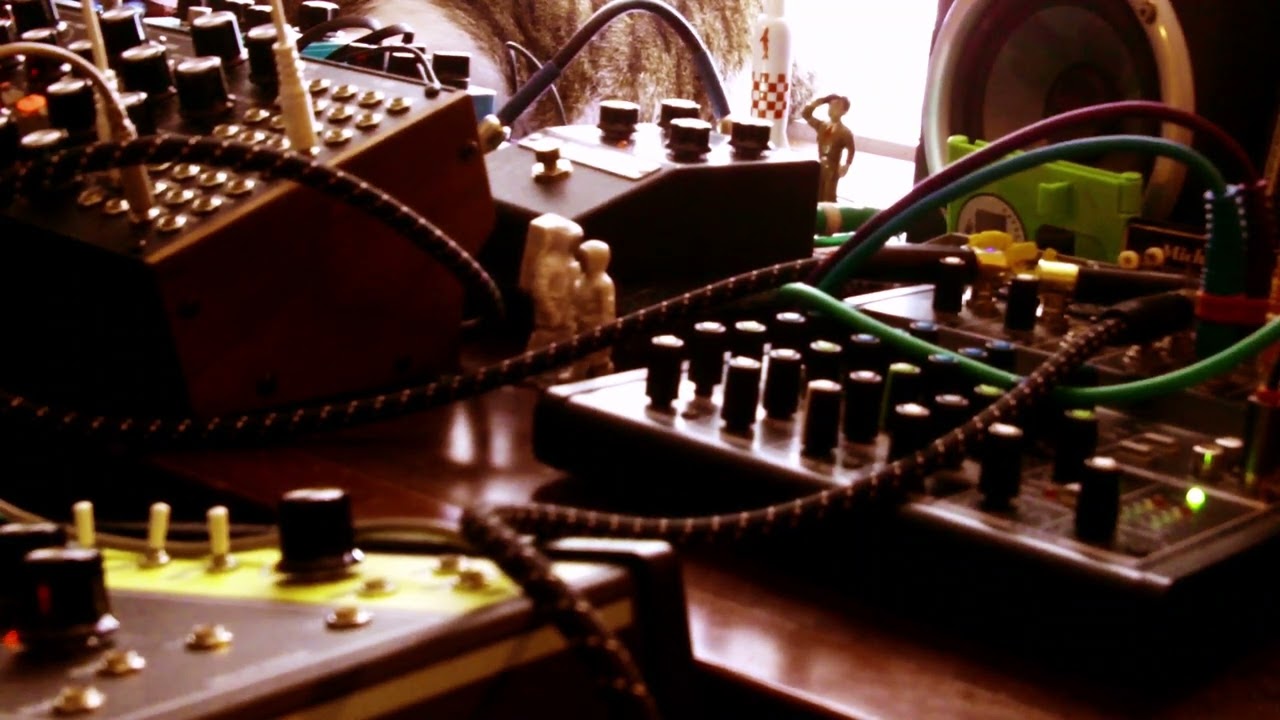 Moog Grandmother sings a complex song.