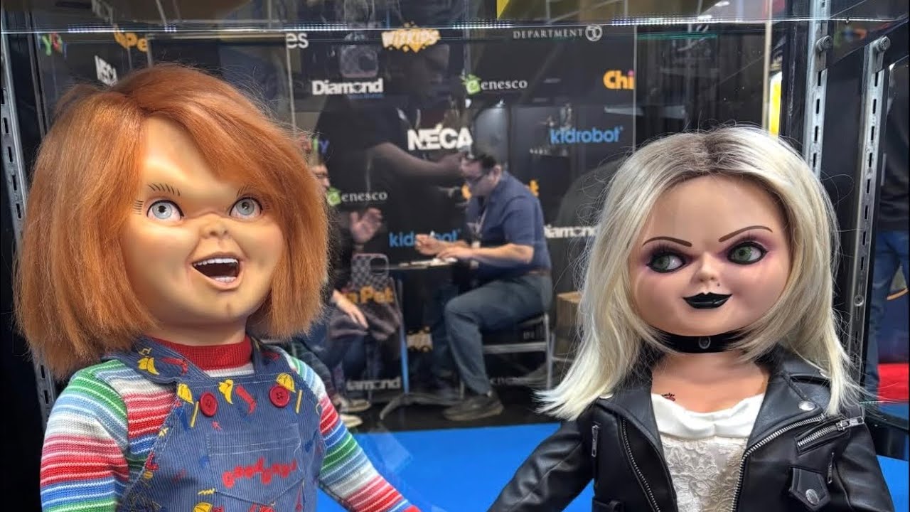 Компания Neca представляет Чаки и Тиффани на Нью-Йоркской выставке игрушек и многое другое. HD 1080p