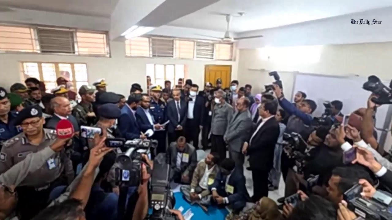 LIVE: নির্বাচনে ভোটকেন্দ্রের পরিবেশ কেমন থাকবে জানাচ্ছেন স্বরাষ্ট্র উপদেষ্টা