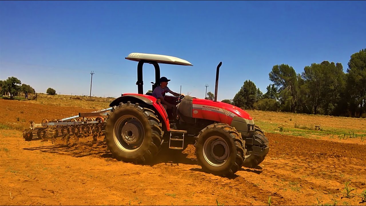 Fieldwork with the Mccormick B95 Max.| Planting corn at UFS.| #Vlog6