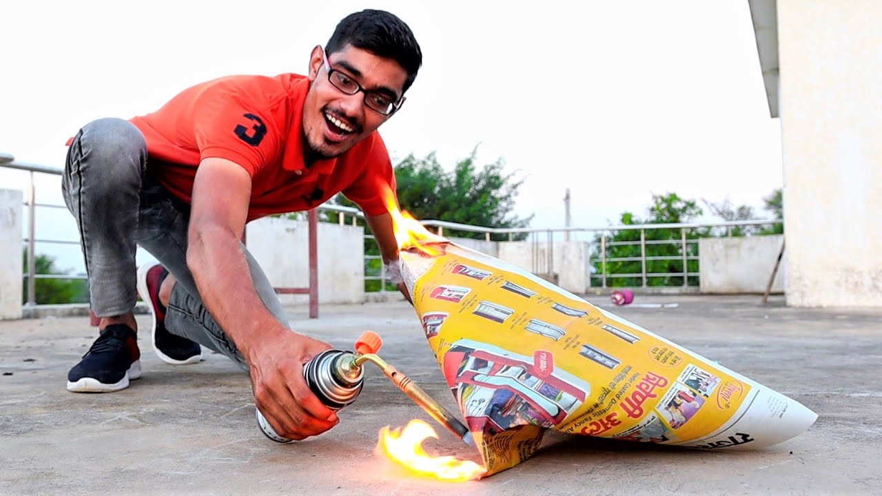 We Made Amazing Hot Air Balloon Using Newspaper | यह अखबार हवा में उड़ेगा |