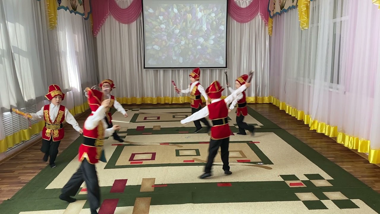 ТАНЕЦ С КАМЧОЙ