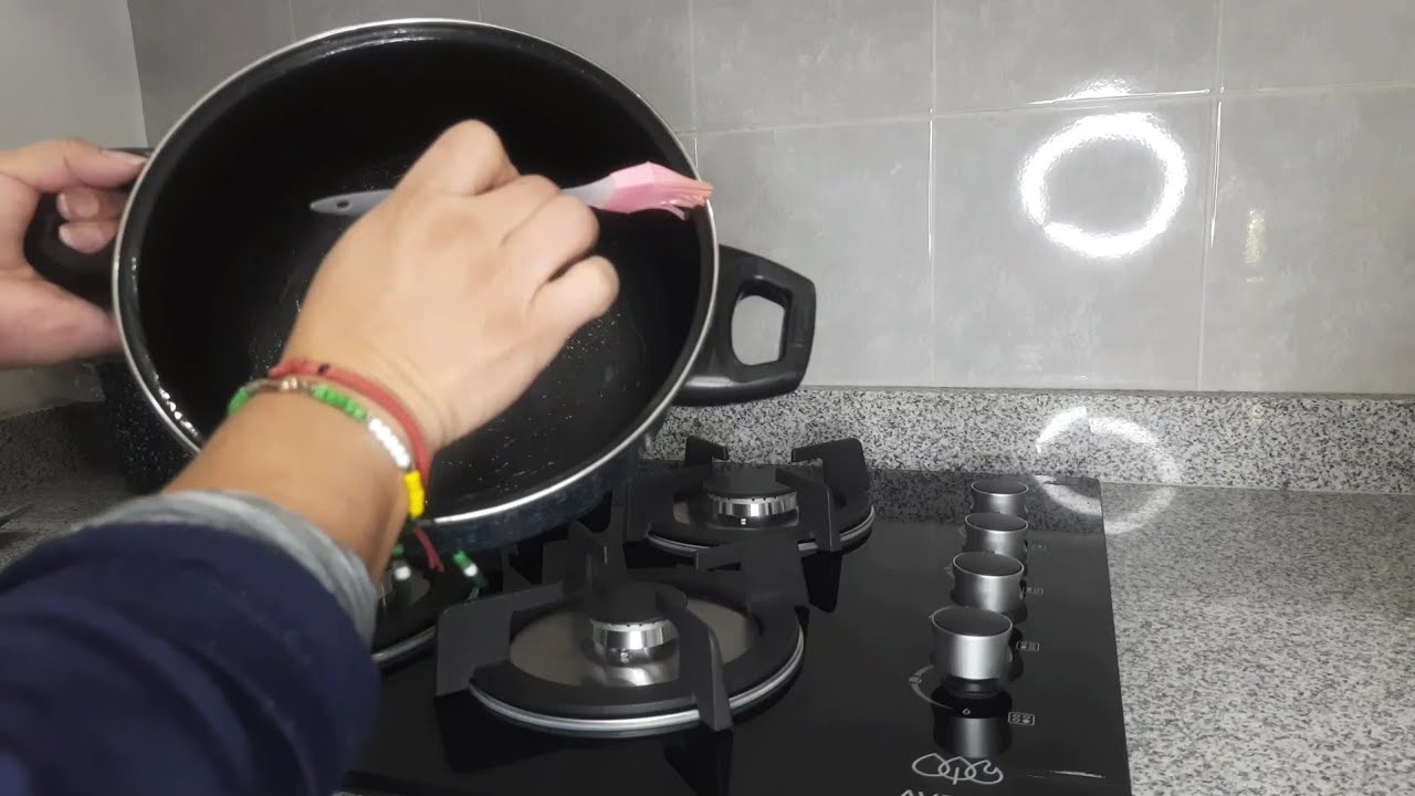 Вылечите тефлоновые сковородки и кастрюли таким образом.