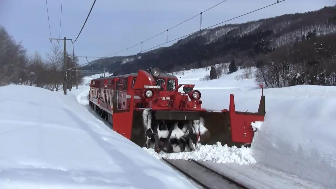 Powerful Trains Snow Plowing Compilation