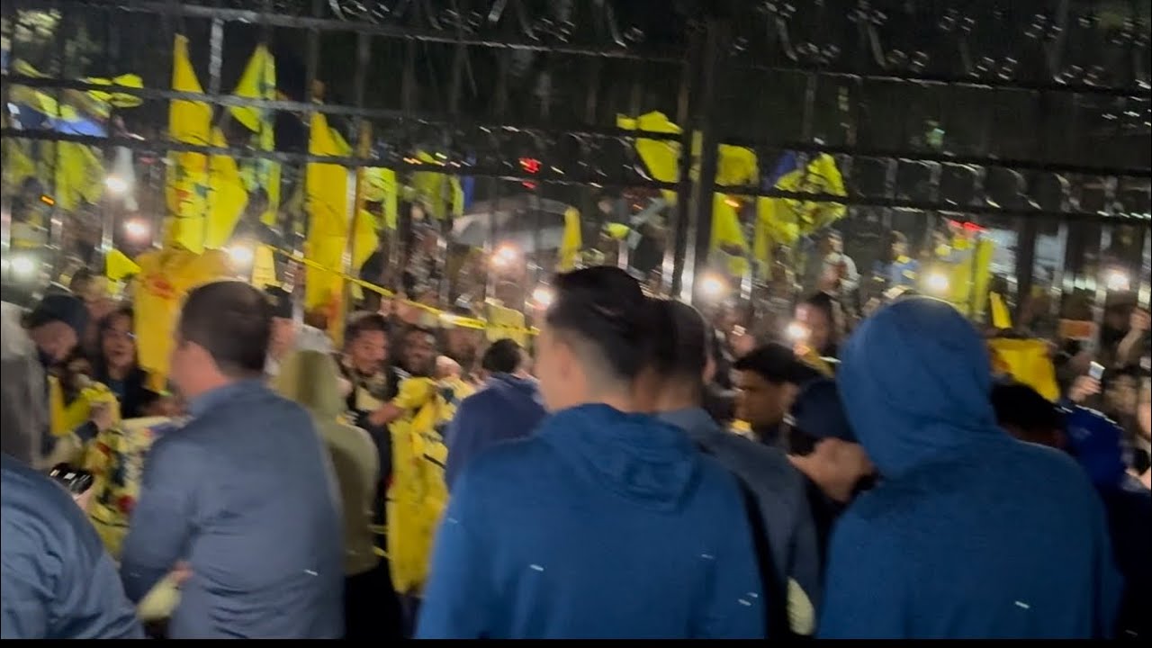 Jugadores del América y afición juntos en la serenata… 10 minutos que saben a tetracampeonato