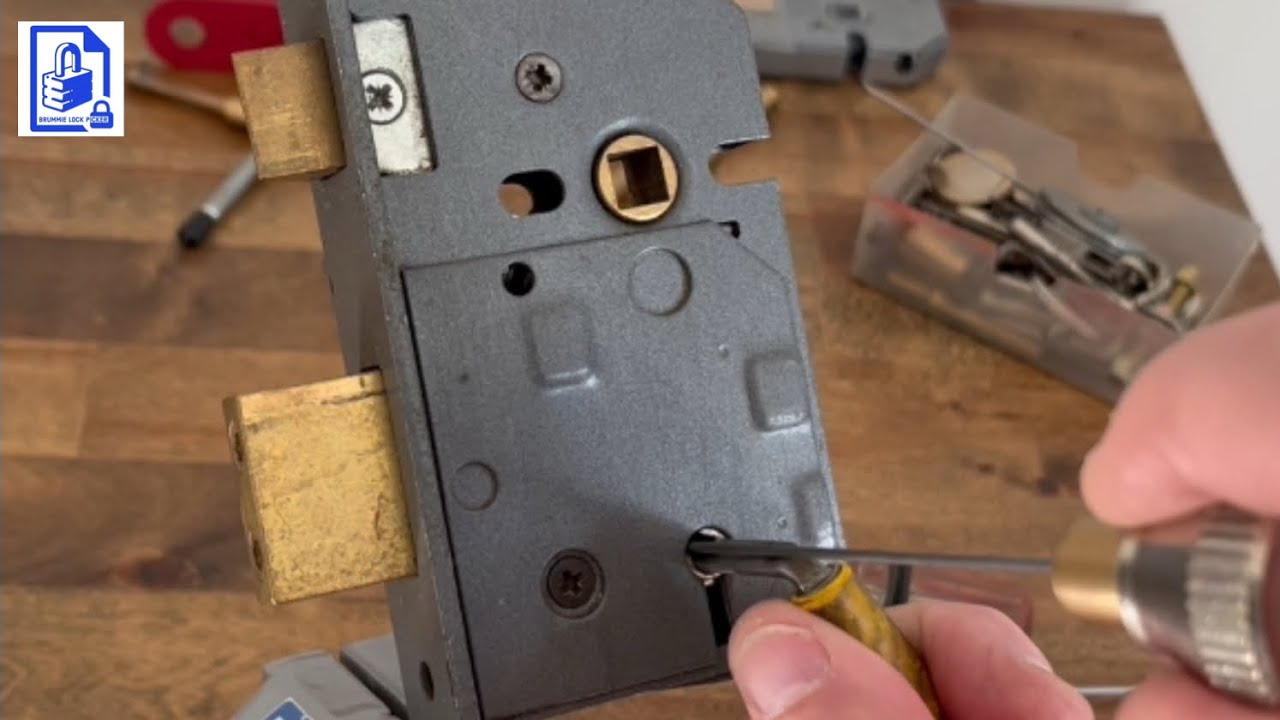 1012. Yale 5 Lever Mortice Door Lock Picked Open using the good old bent nail tension tool