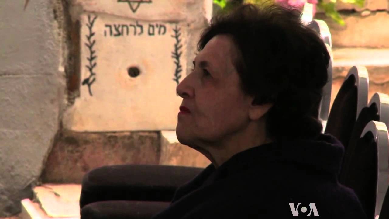 Leader of Egyptian Jews Honored at Funeral