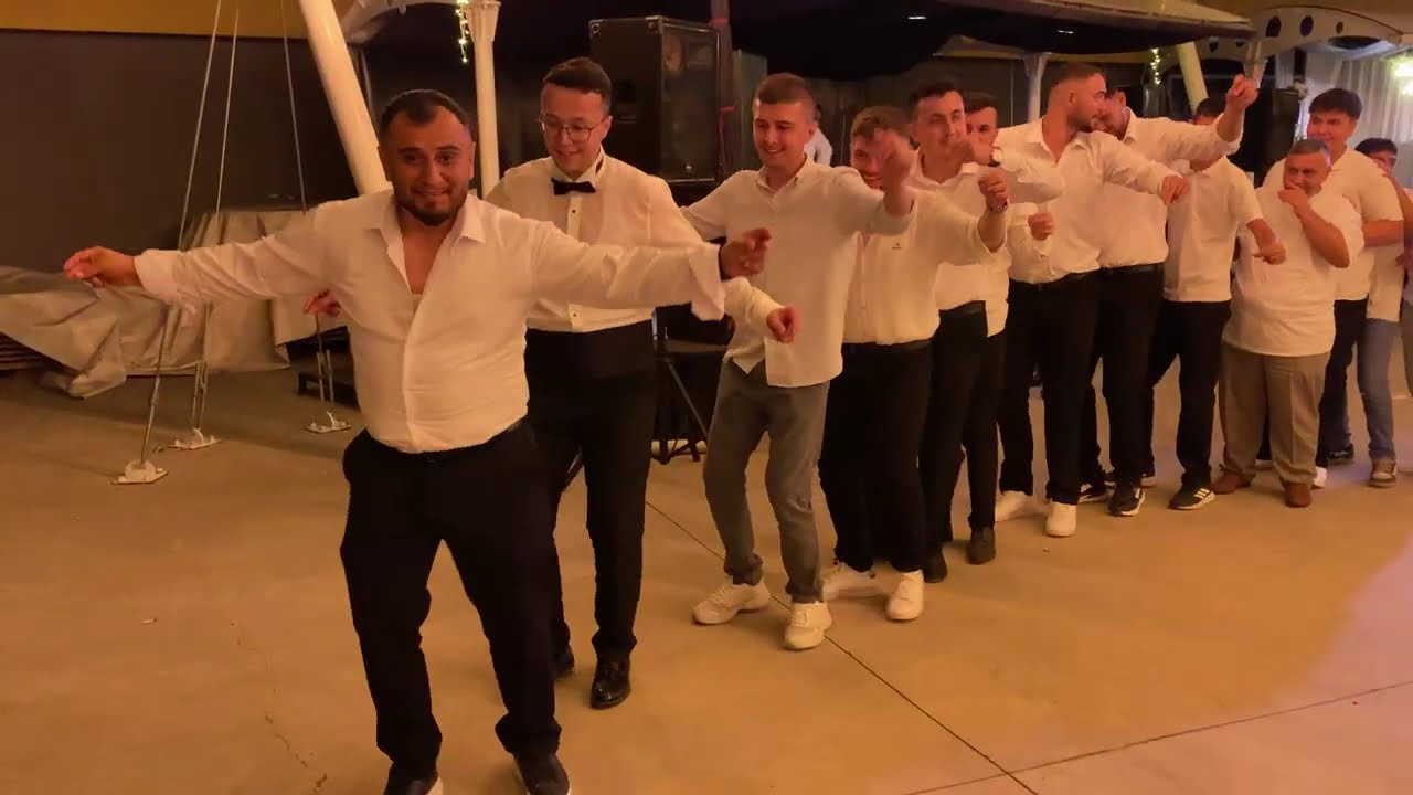 Ahmet bey'in düğünü, düğün salonu