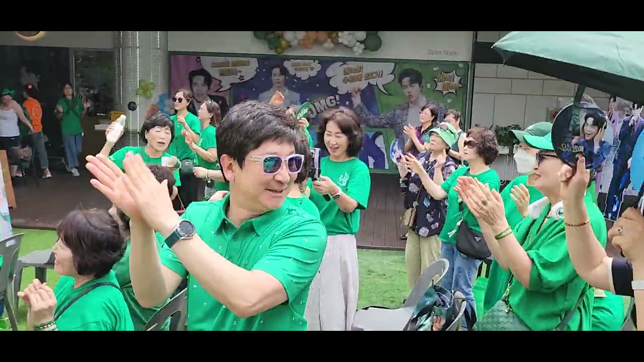 에녹님 수원콘서트 에서 (화기에에)팬님들과   오늘밤에.  장구공연
