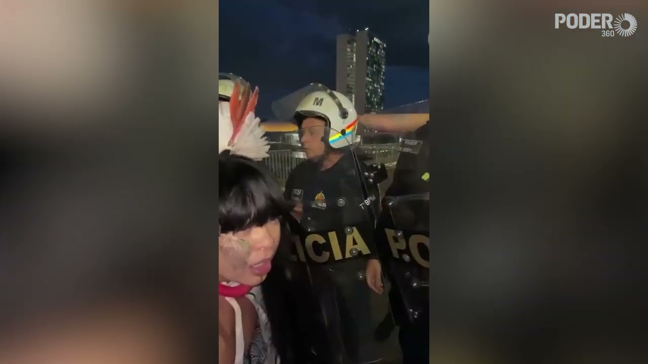 Spray de pimenta da polícia atinge deputada indígena no Congresso