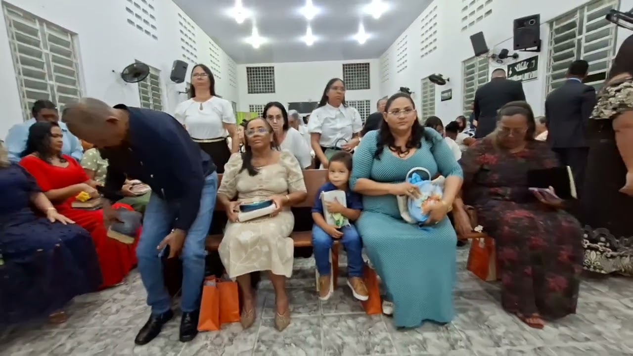  Entrada do pastor:Félix e esposa, no culto de ação e graças, em IEADALPE-CAIXA d'água sobrado 