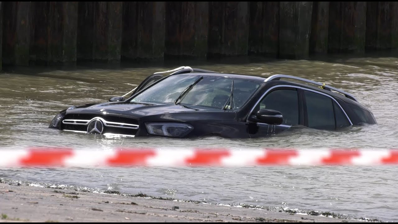 BEI URLAUBSANTRITT - FAMILIEN SUV VERSINKT BEIM ABLADEN DES BOOTES IN DER NORDSEE