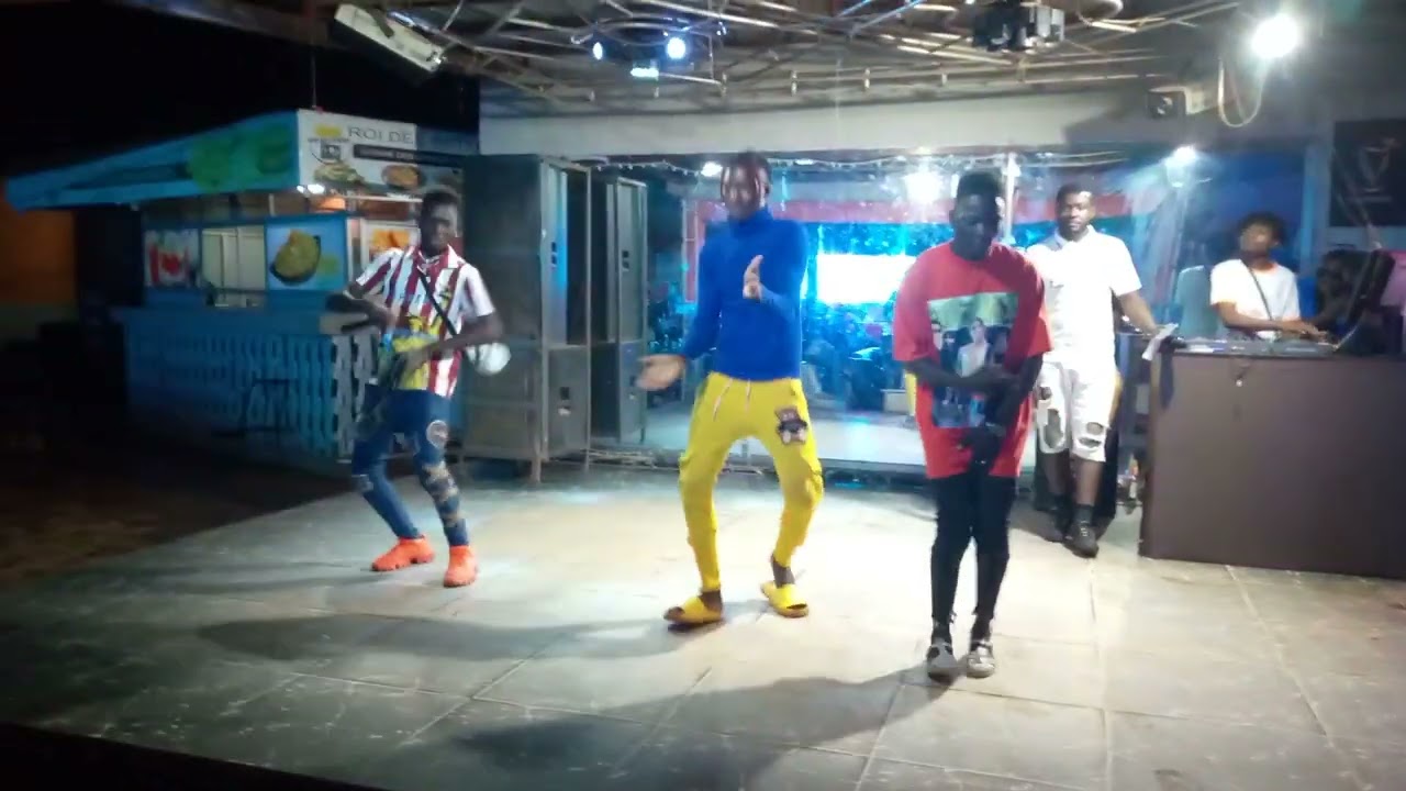 Amdo 226 en prestation au royaume des stars de Koudougou