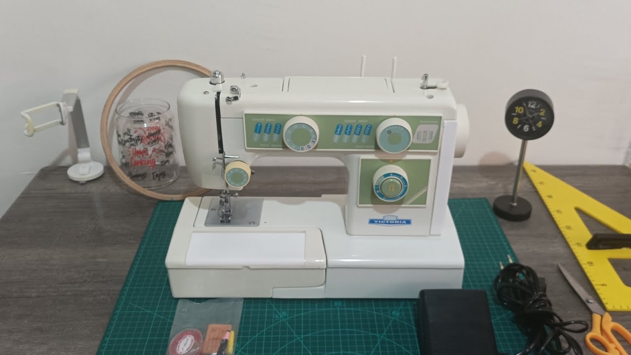 machine à coudre victoria 902A
