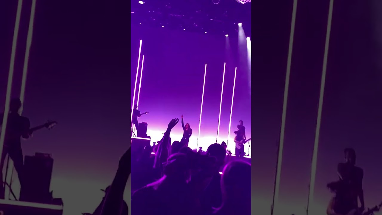 Ashlee Simpson “Boyfriend” 2026 Live 1-30-2026 @ Las Vegas Voltaire