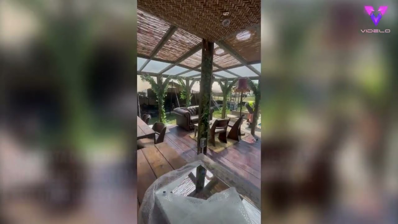 Esta camión de mercancías se convierte en un completo bar móvil construido con material reciclados