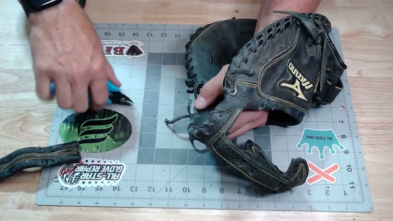How to Remove Laces from a Mizuno GXS92D Catcher’s Mitt | Glove Relacing Tips