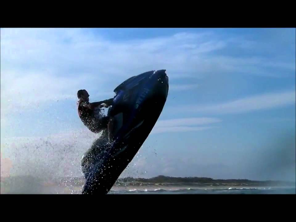 Yamaha FZR wave jumping