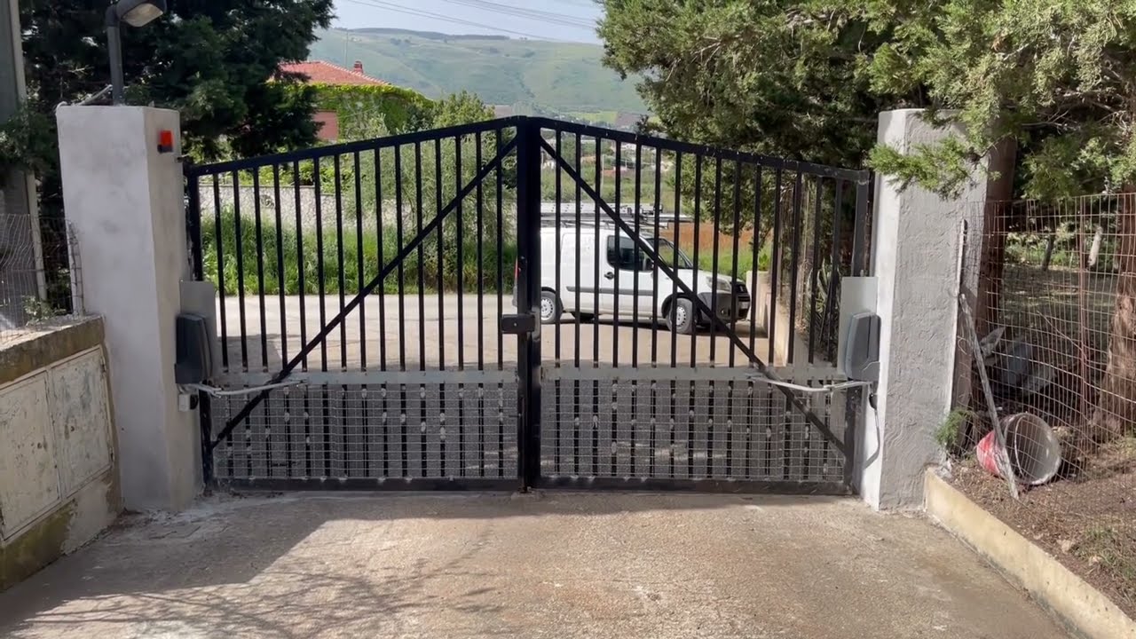 Automazione Cancello Battente - Apertura verso l'esterno - Vista dall'interno - Cardin Elettronica