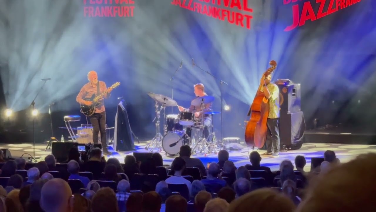 John Scofield Trio Encore: Carla Bley Tribute "Ida Lupino" in Frankfurt 26.10.2023