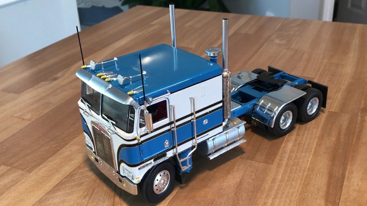 Revell Kenworth K100 Cabover Flat Top Sleeper