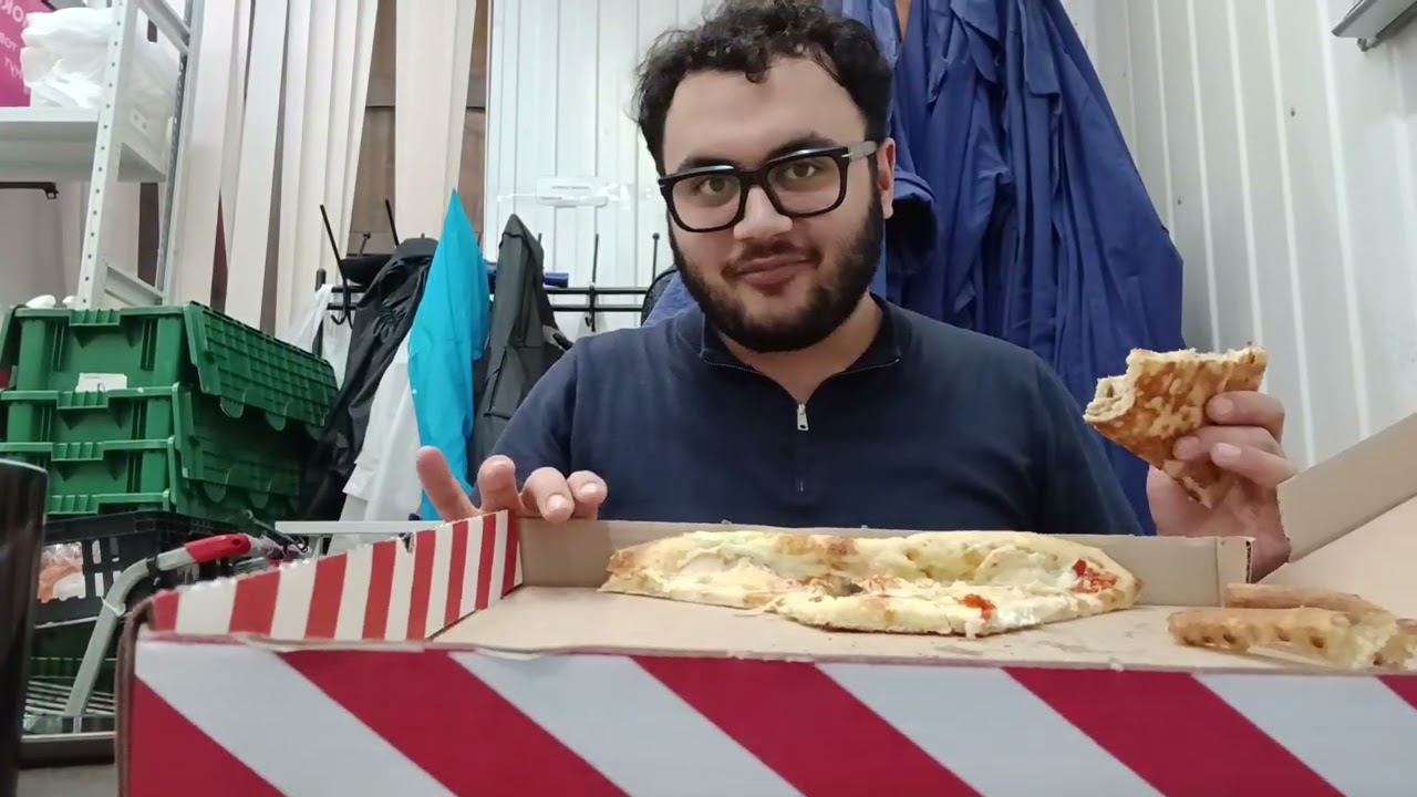 Mukbang|Мукбанг доедаю остатки пиццы в ночь 🌙 