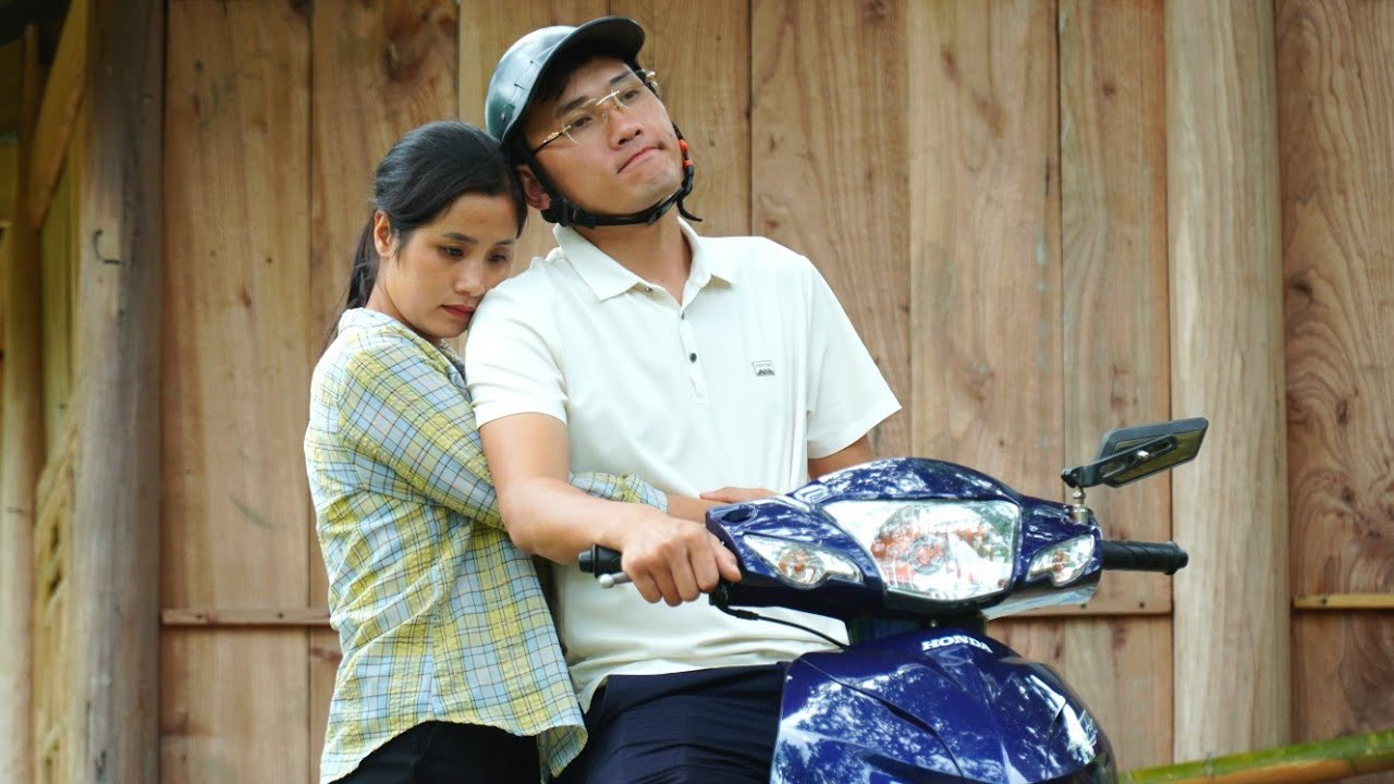 Linda was sad and scared when Quang had to go away for a long time.