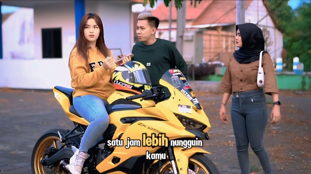DIKEJAR2 CEWEK YANG TIDAK DISUKA PRIA INI SKSD SAMA WANITA CANTIK NAIK NINJA, Berujung jatuh cinta