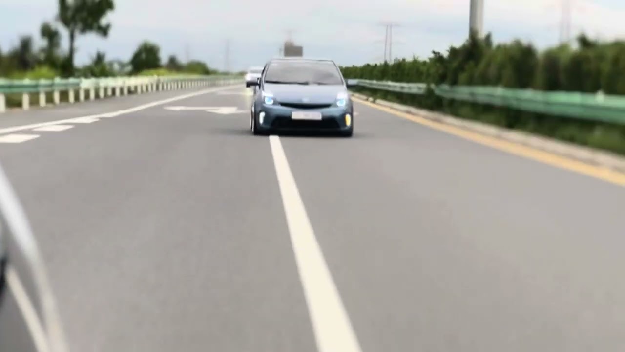 Toyota Prius 2005 Modified Body kit and bumper upgrade to 2012 Air suspension Run on the highway