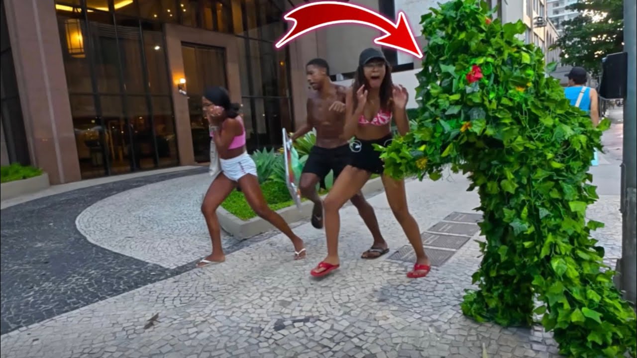 Bushman Prank: Scaring The Brazilians In Rio de Janeiro