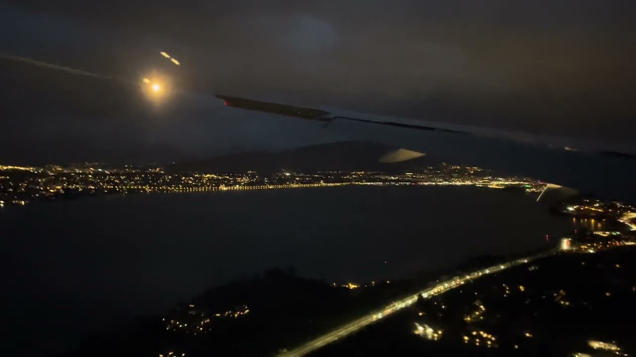 Emirates Boeing 777-300 landing in Geneva 